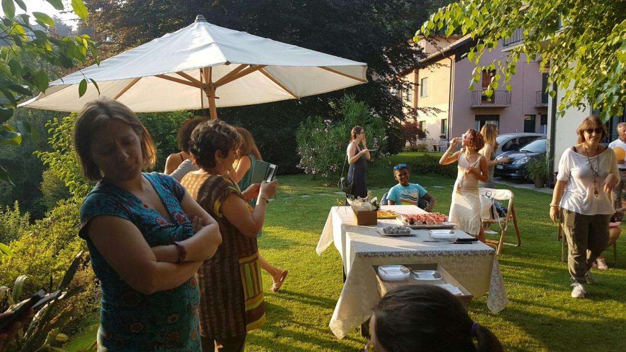 Casa Vacanze Le Violette Villa Brunate Exterior foto